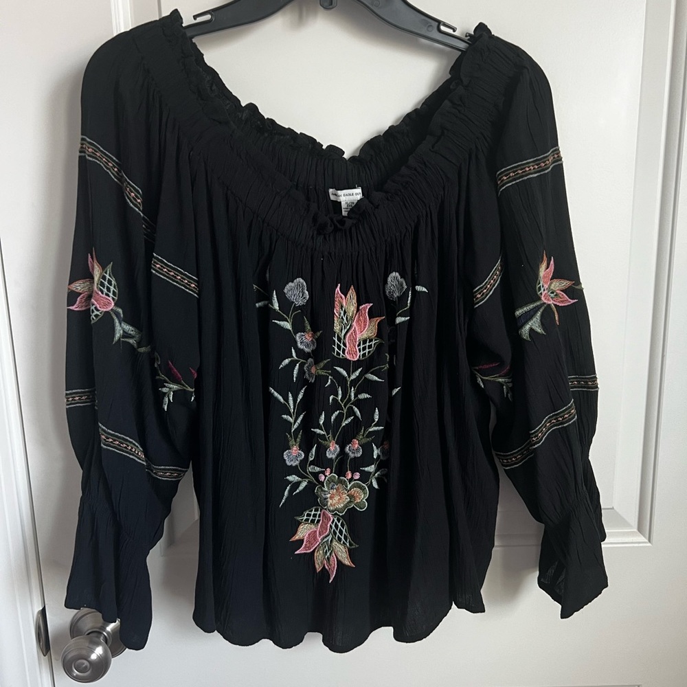 EUC American Eagle Off/On the Shoulder Top in Black